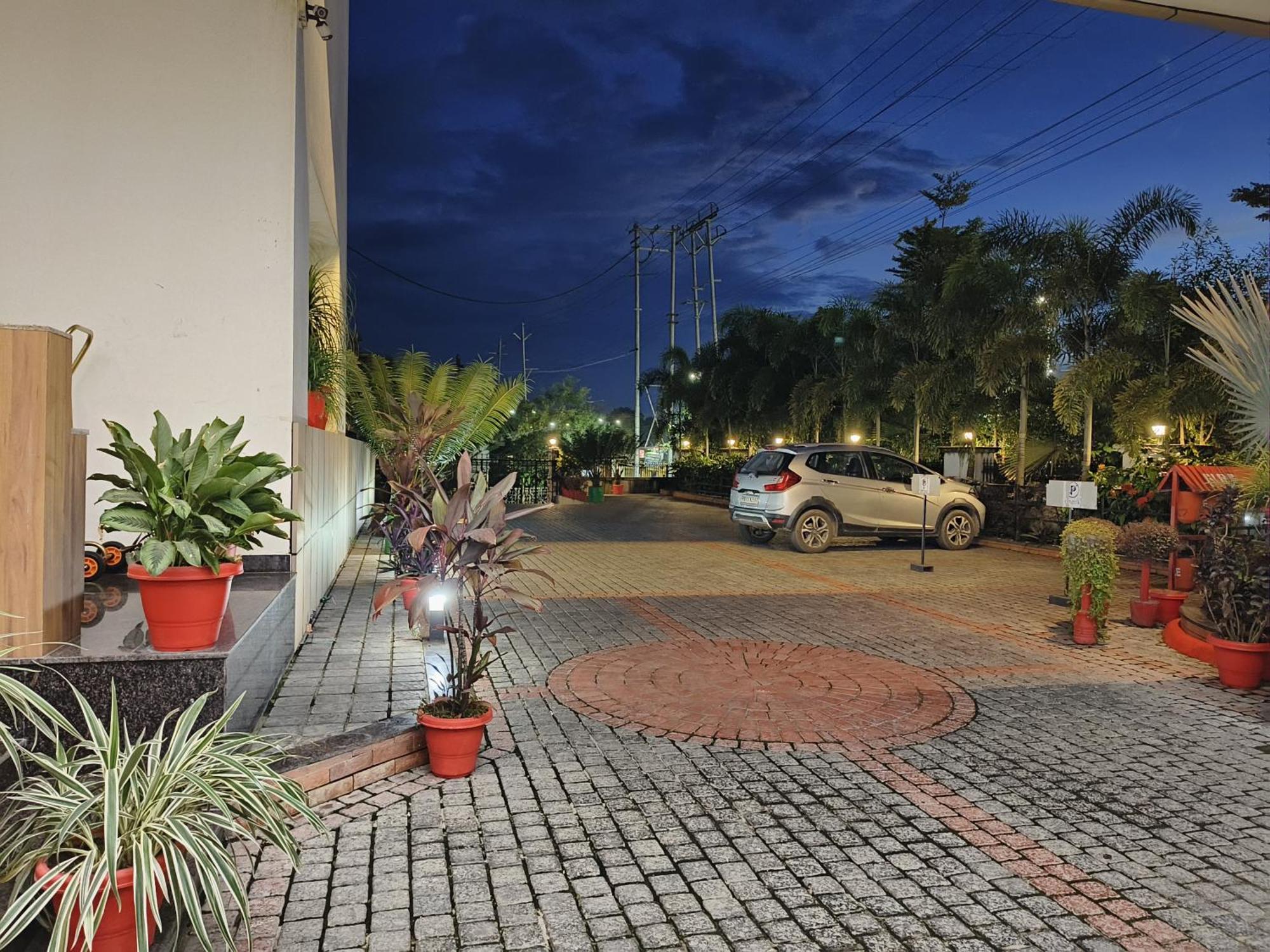 Jaanki Farms & Resorts Jorhāt Exterior foto