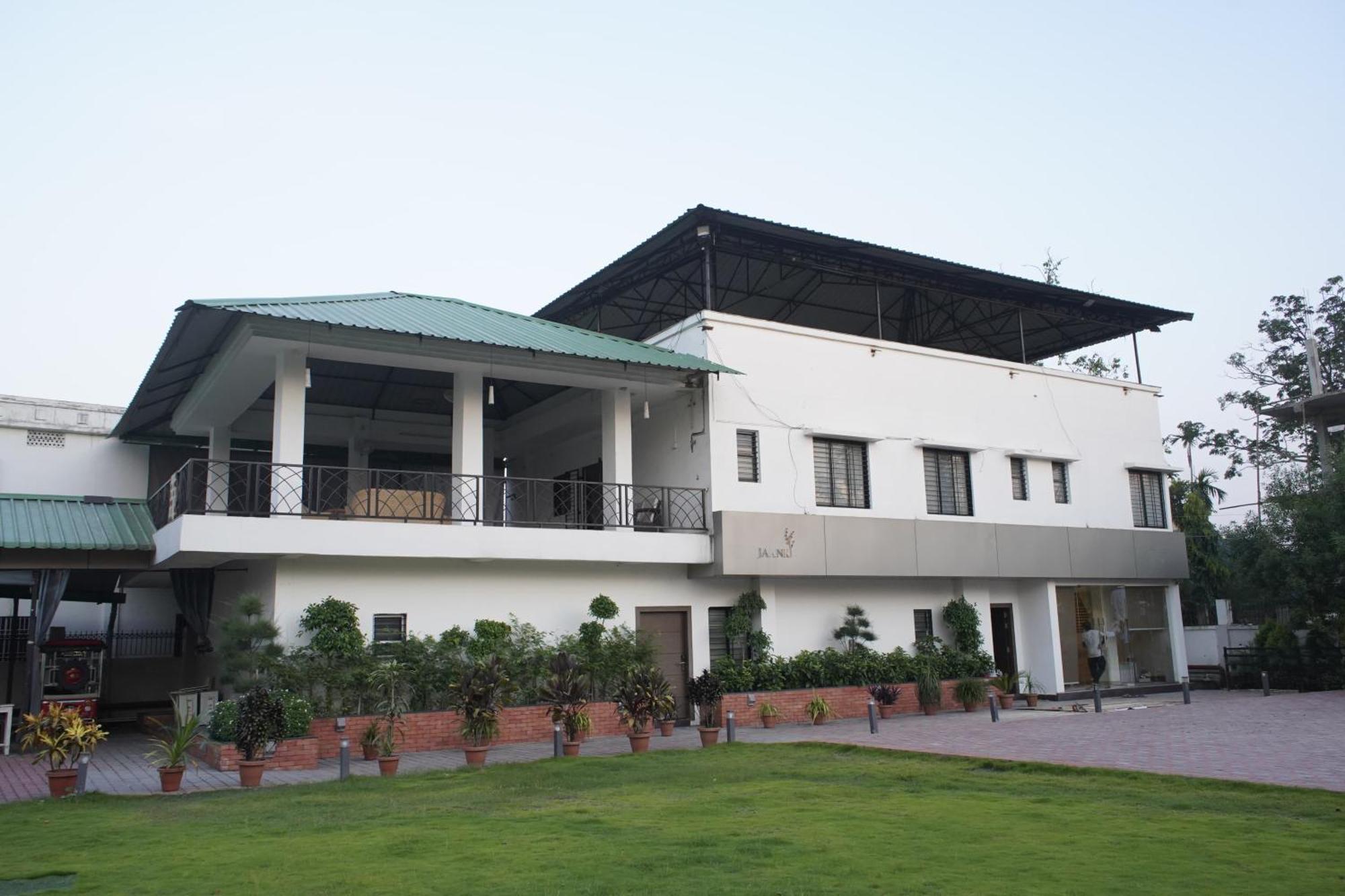 Jaanki Farms & Resorts Jorhāt Exterior foto